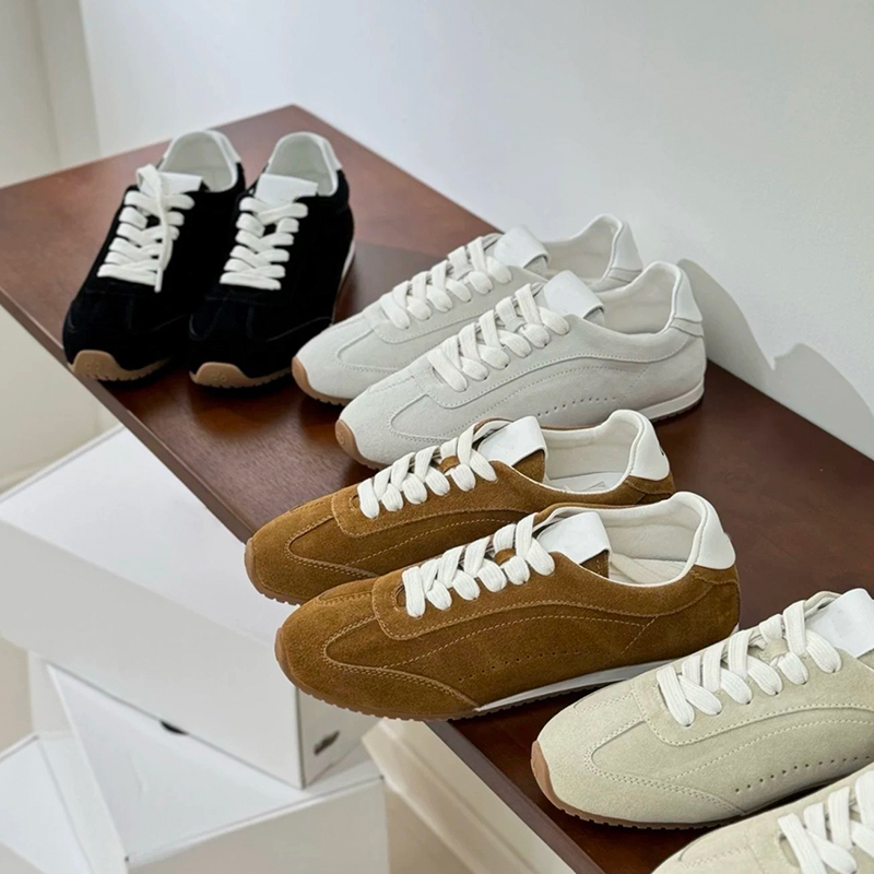 White Sneaker Care Kit - รองเท้าลำลองแบบยูนิเซ็กซ์สำหรับผู้หญิง รองเท้าหนังแท้ รองเท้าผ้าใบหนังกลับ รองเท้าผู้ชายแบบผูกเชือก รองเท้าเดินสีขาว รองเท้าดีไซเนอร์สำหรับผู้หญิง