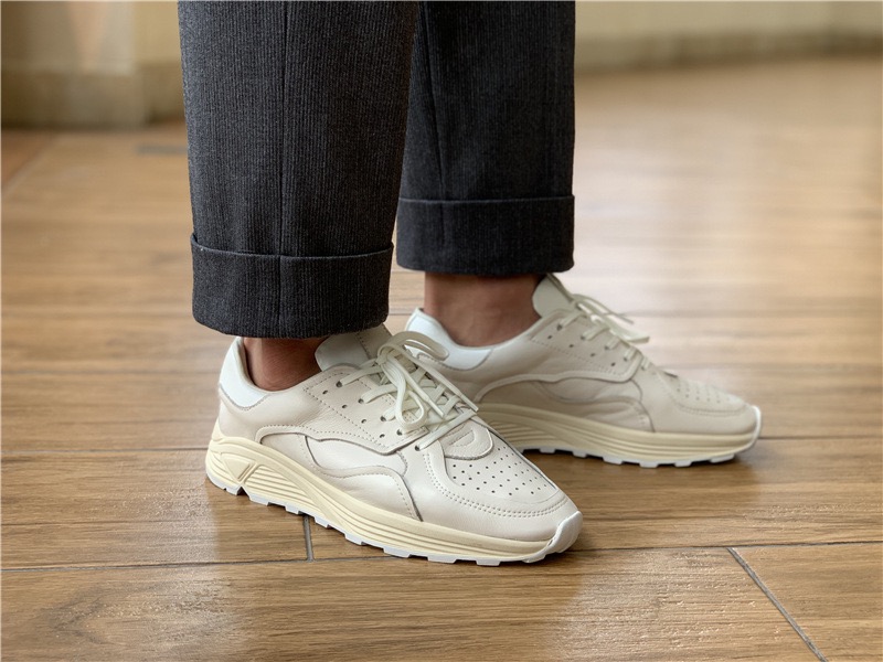 White Sneaker Care Kit - รองเท้าลำลองผู้ชายแบบผูกเชือกทรงกลมสีขาวพื้นหนารองเท้าลำลองผู้ชายหนังแท้ใหม่สบายระบายอากาศได้ดีรองเท้าผ้าใบแฟชั่นผู้ชาย