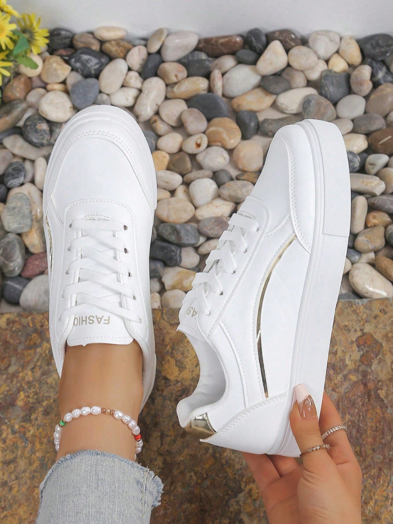 รองเท้าผ้าใบผู้หญิงสีขาวแบบลำล - White Sneaker Care Kit บทวิจารณ์และราคา