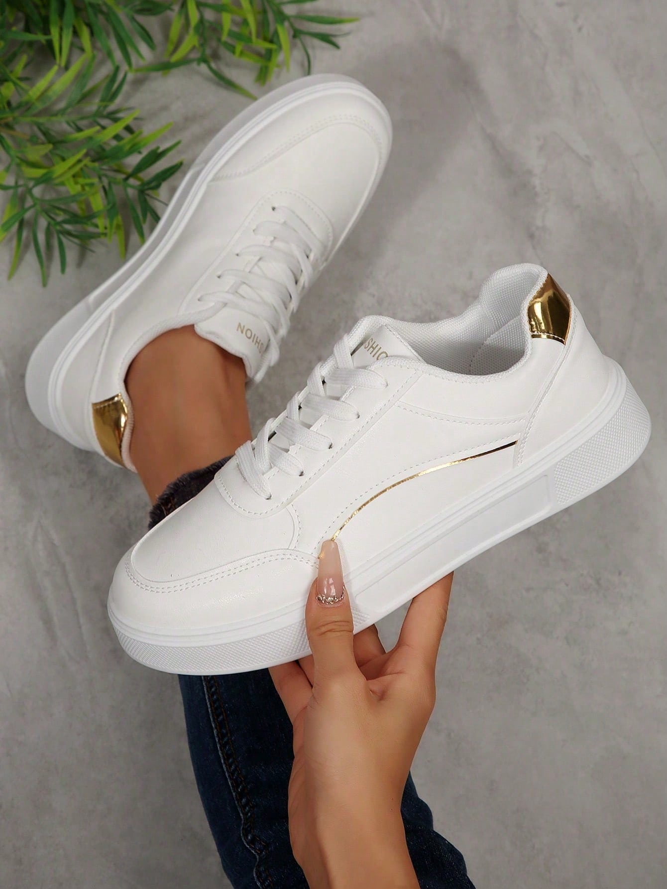 รองเท้าผ้าใบผู้หญิงสีขาวแบบลำล - White Sneaker Care Kit บทวิจารณ์และราคา